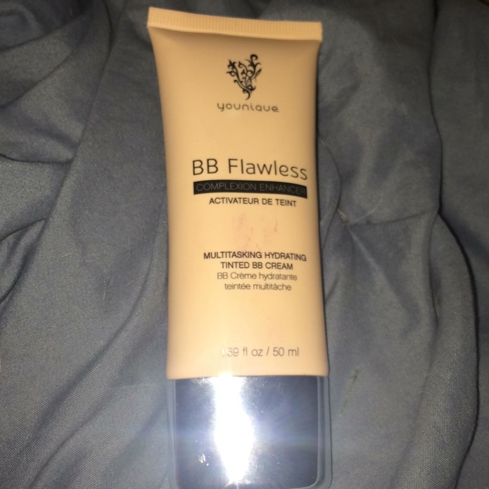 Younique BB Flawless color CREAM